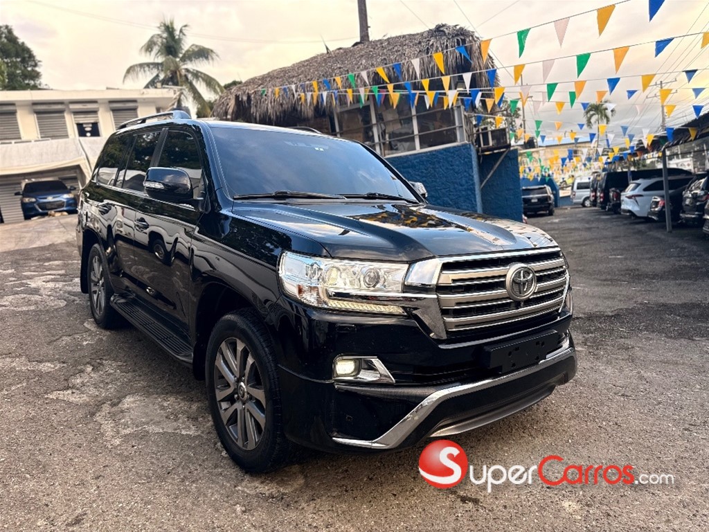 2017 Toyota Land Cruiser VXR