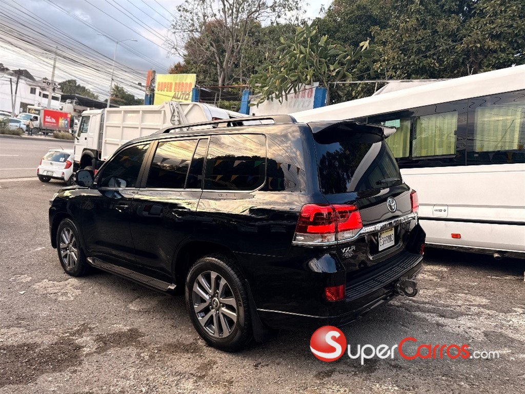 2017 Toyota Land Cruiser VXR — foto 5 / 12