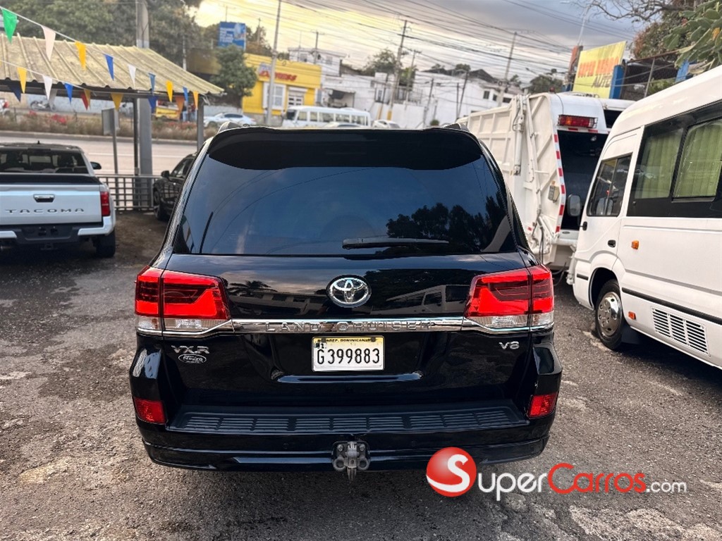 2017 Toyota Land Cruiser VXR — foto 6 / 12