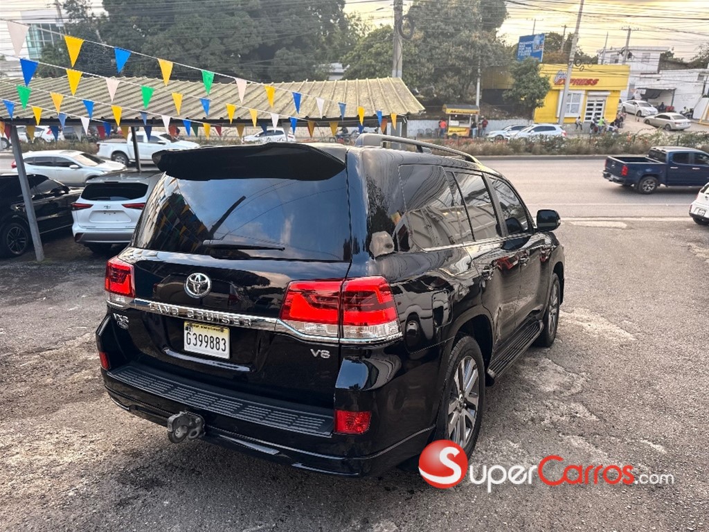 2017 Toyota Land Cruiser VXR — foto 7 / 12