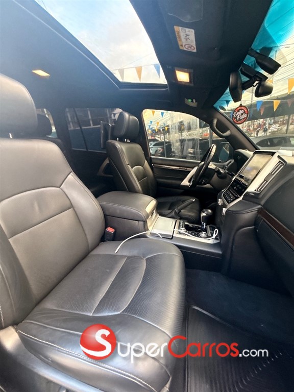 2017 Toyota Land Cruiser VXR — foto 8 / 12