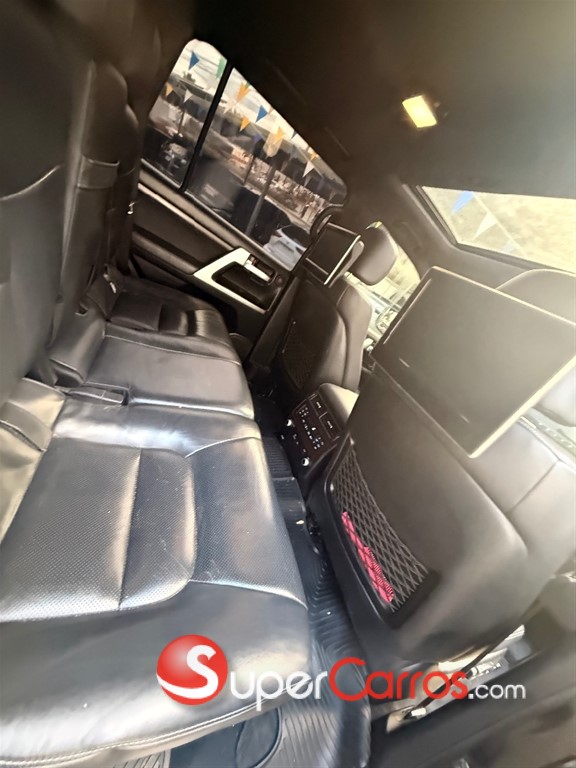 2017 Toyota Land Cruiser VXR — foto 9 / 12