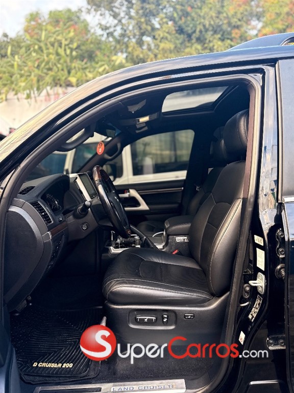 2017 Toyota Land Cruiser VXR — foto 11 / 12
