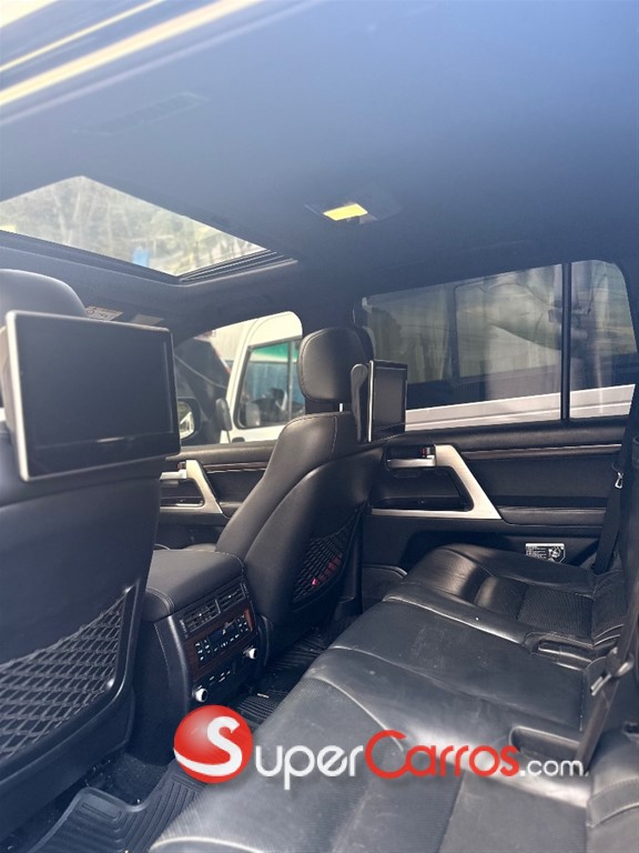 2017 Toyota Land Cruiser VXR — foto 12 / 12