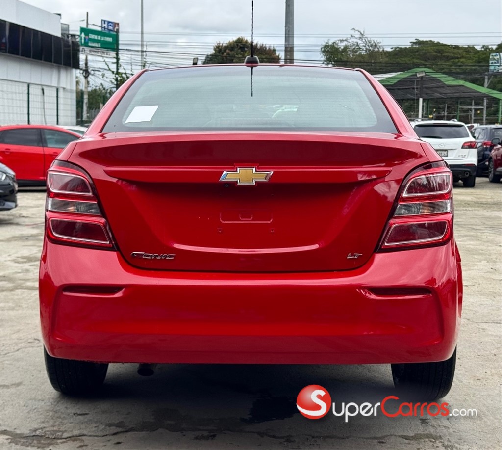 2020 Chevrolet Sonic LT — foto 6 / 10