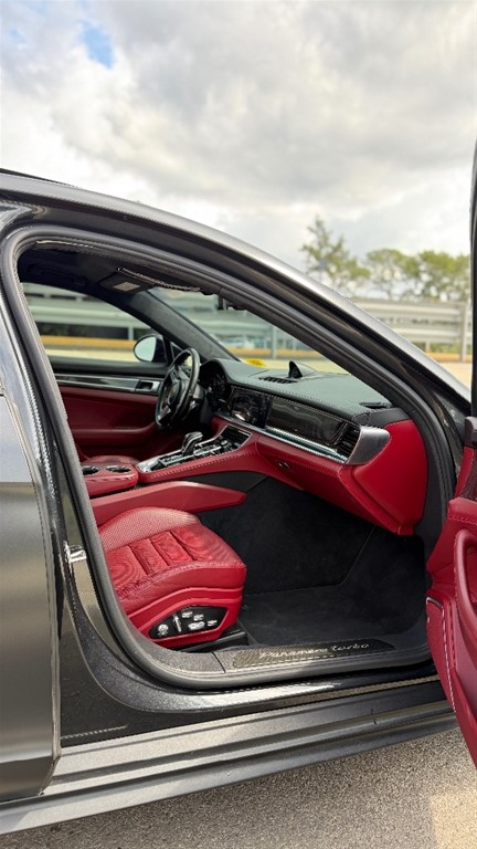 2019 Porsche Panamera Turbo — foto 8 / 12