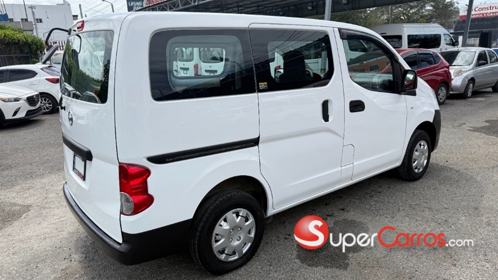 2020 Nissan NV 200 — foto 8 / 12
