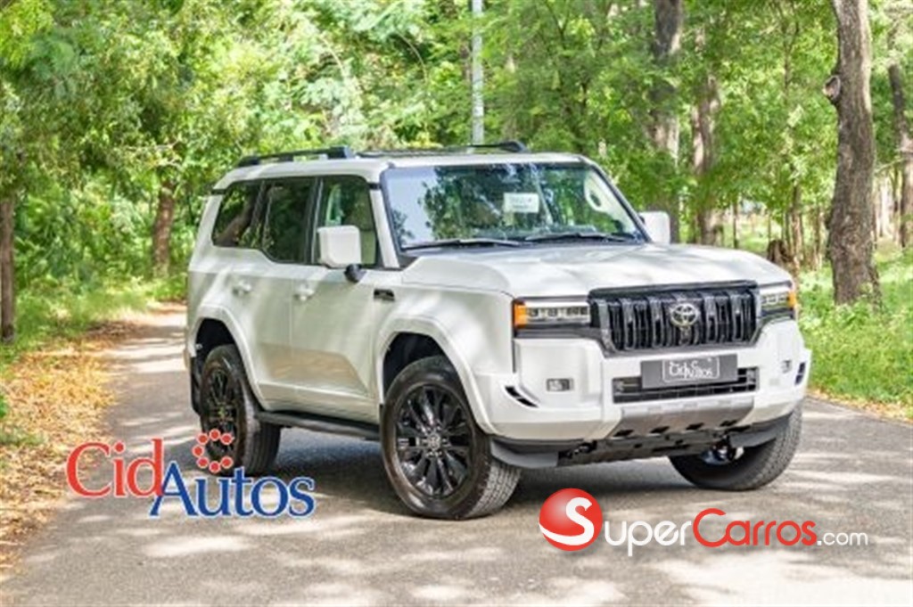 2027 Toyota Land Cruiser Prado Luxury 01