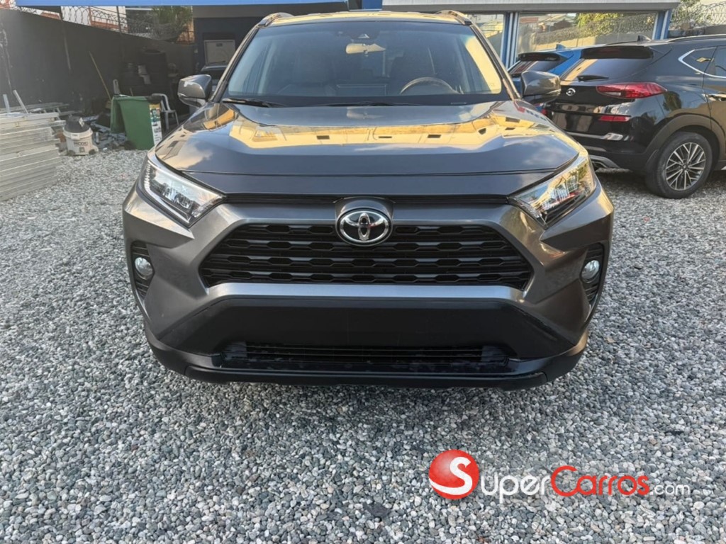 2020 Toyota RAV4 XLE — foto 2 / 10