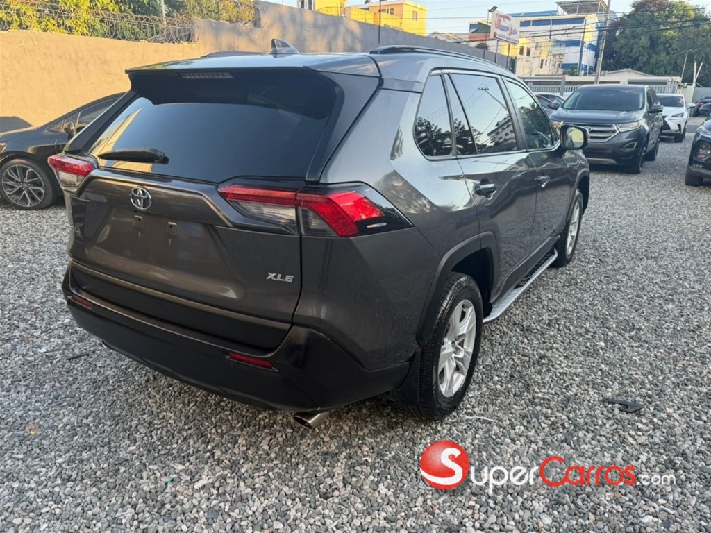 2020 Toyota RAV4 XLE — foto 4 / 10