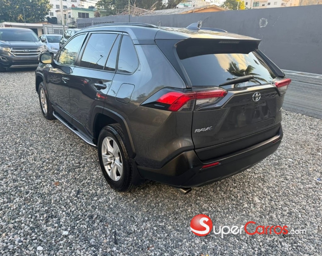 2020 Toyota RAV4 XLE — foto 6 / 10