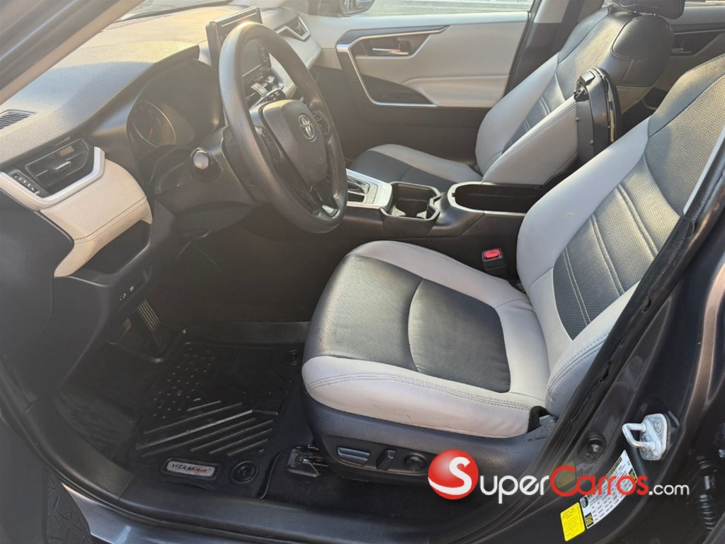 2020 Toyota RAV4 XLE — foto 7 / 10