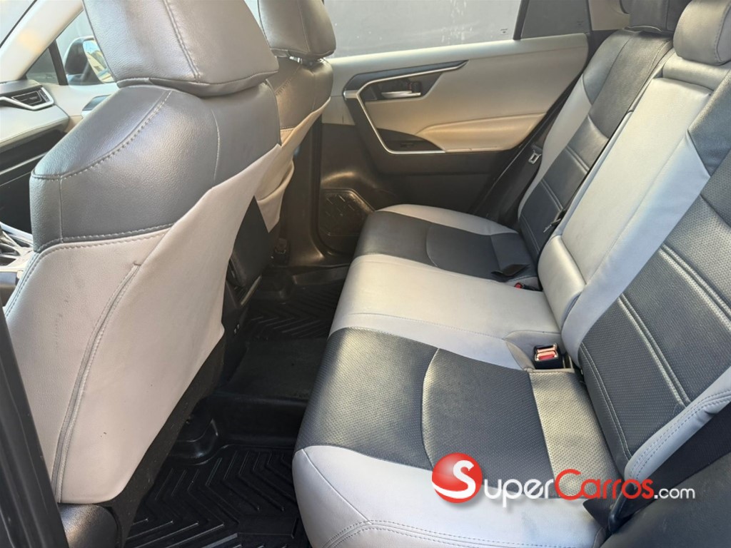 2020 Toyota RAV4 XLE — foto 8 / 10