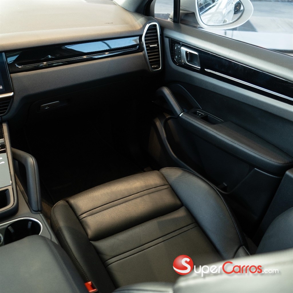 2020 Porsche Cayenne — foto 8 / 12