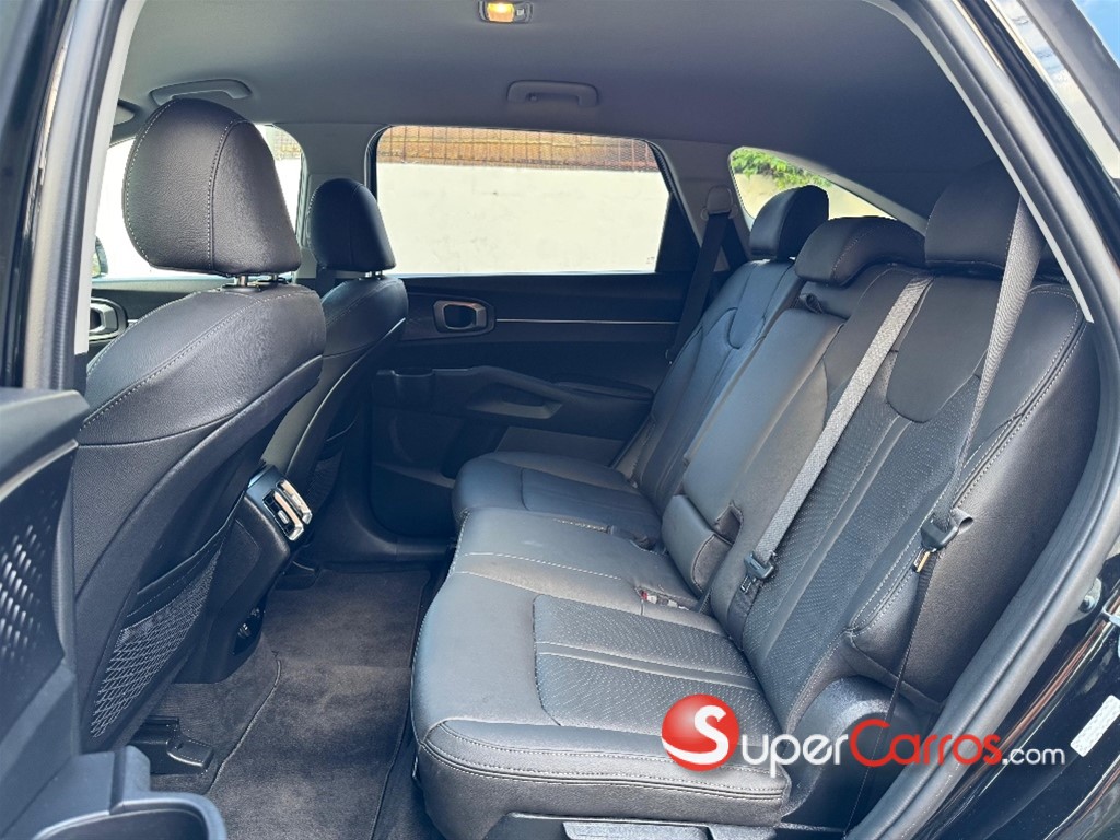 2021 Kia Sorento LX — foto 9 / 10