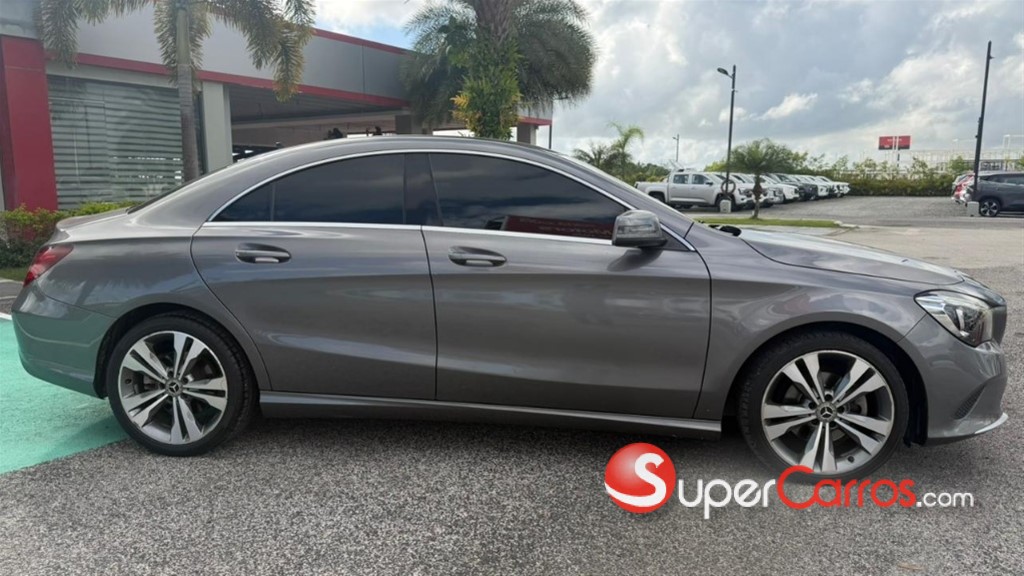 2019 Mercedes-Benz Clase CLA 180 — foto 5 / 7