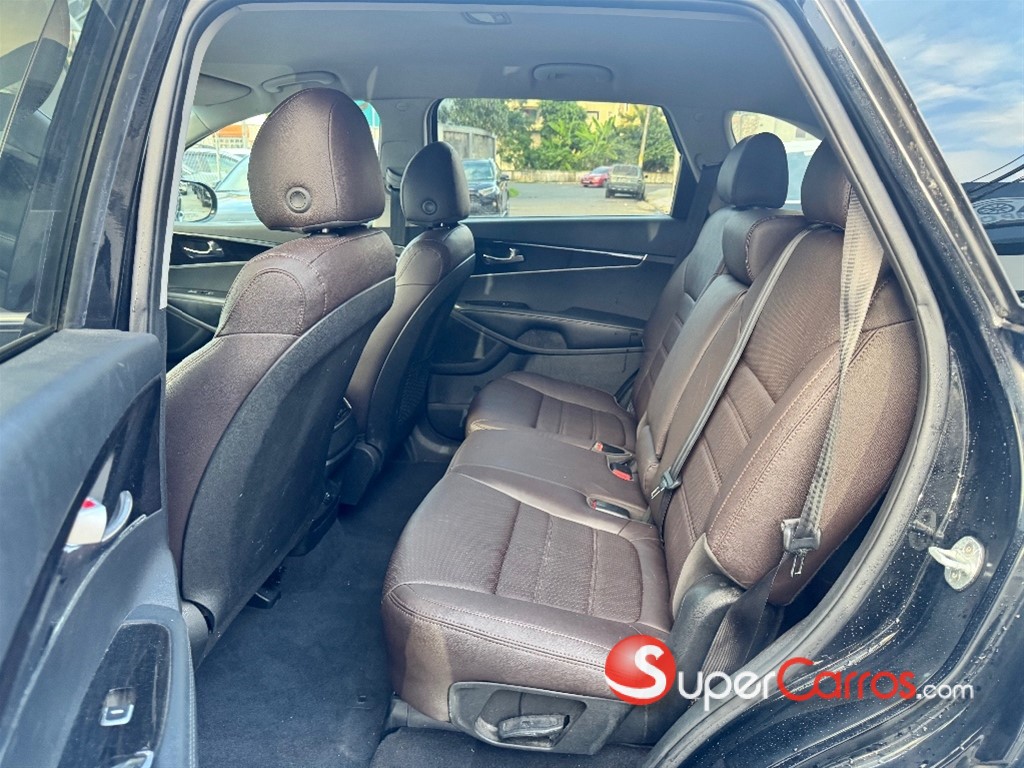 2020 Kia Sorento LX — foto 7 / 12
