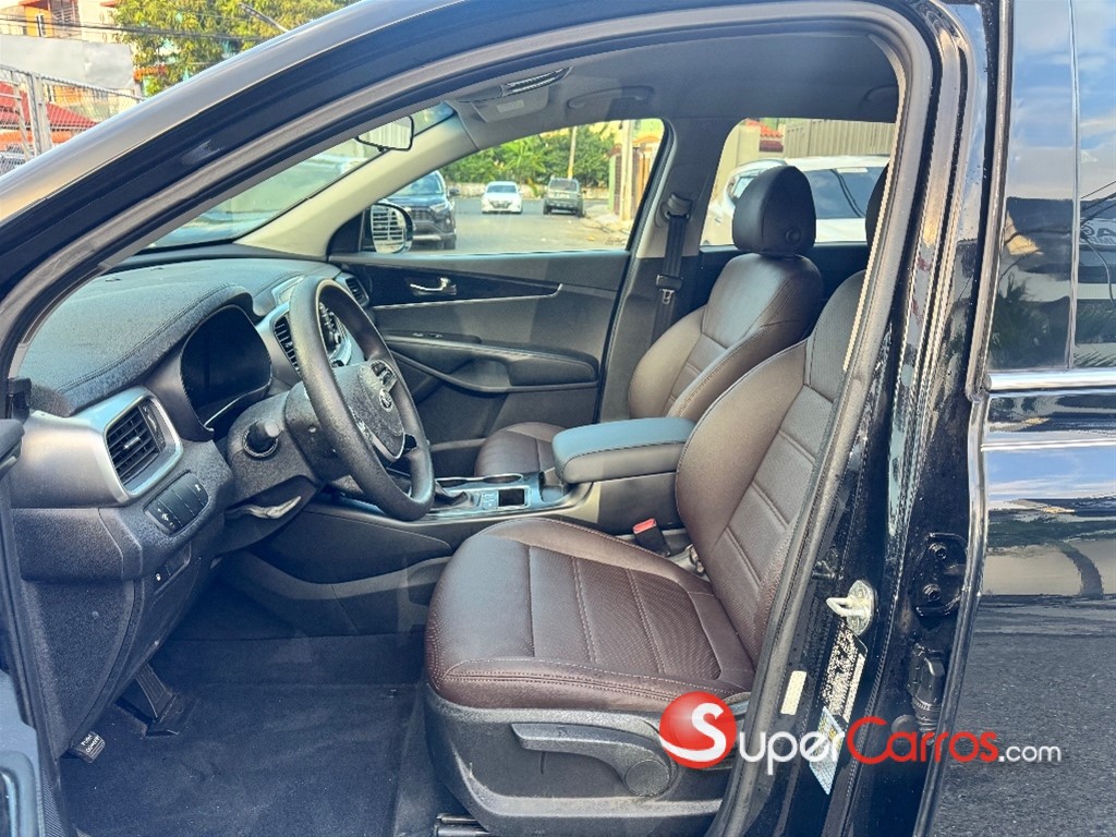 2020 Kia Sorento LX — foto 8 / 12