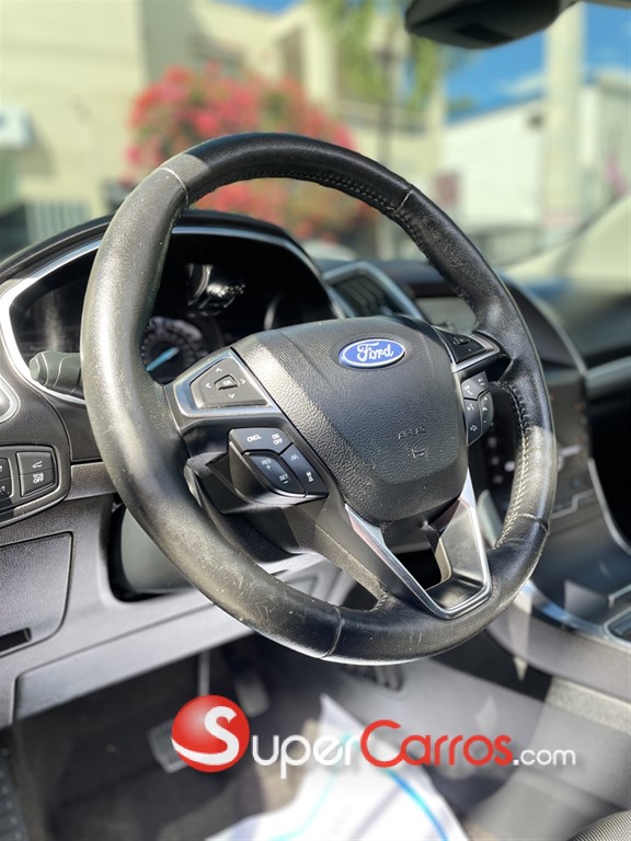 2020 Ford EDGE Titanium — foto 8 / 11