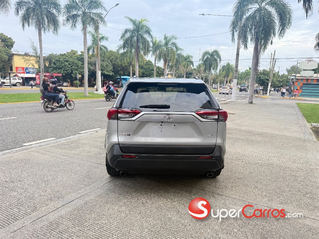 2020 Toyota RAV4 LE PLUS — foto 9 / 10
