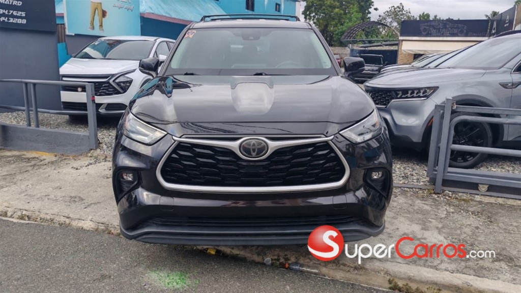 2021 Toyota Highlander LE — foto 3 / 9