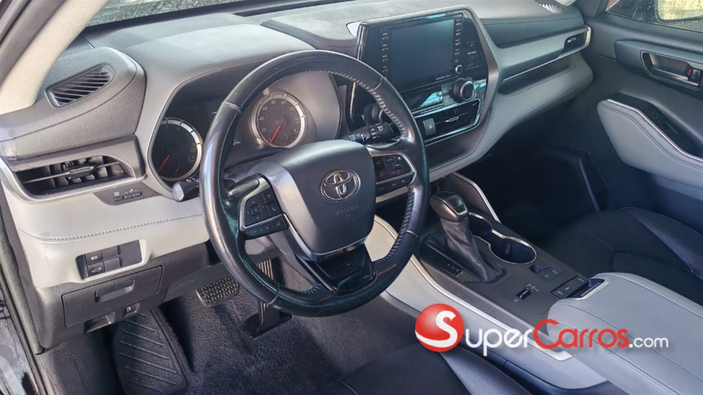 2021 Toyota Highlander LE — foto 5 / 9