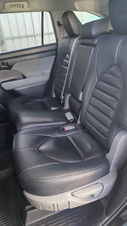 2021 Toyota Highlander LE — foto 6 / 9