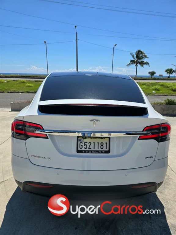 2017 Tesla Model X — foto 9 / 12