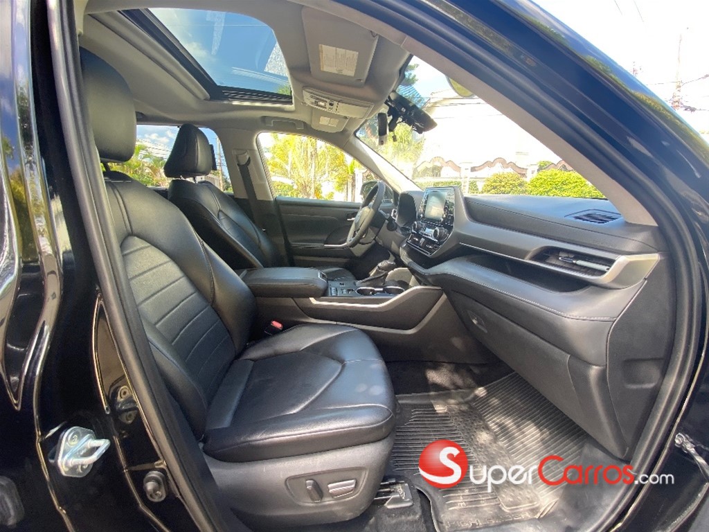 2021 Toyota Highlander XLE — foto 8 / 12