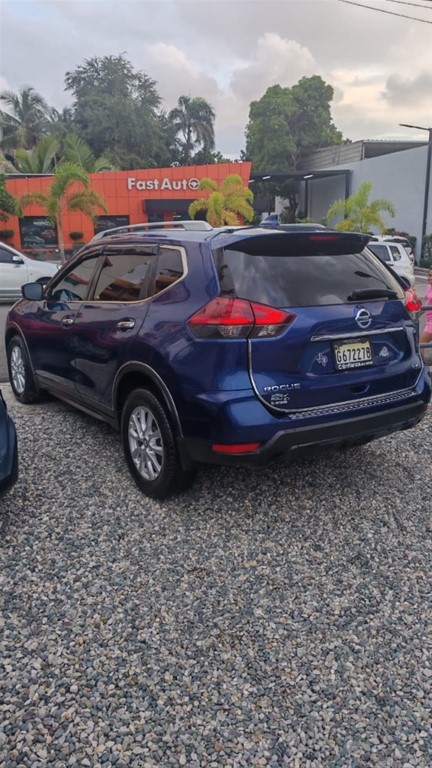 2018 Nissan Rogue SV — foto 2 / 12