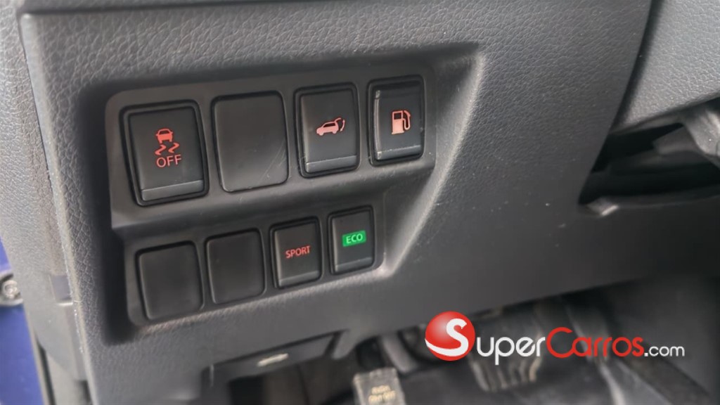 2018 Nissan Rogue SV — foto 8 / 12