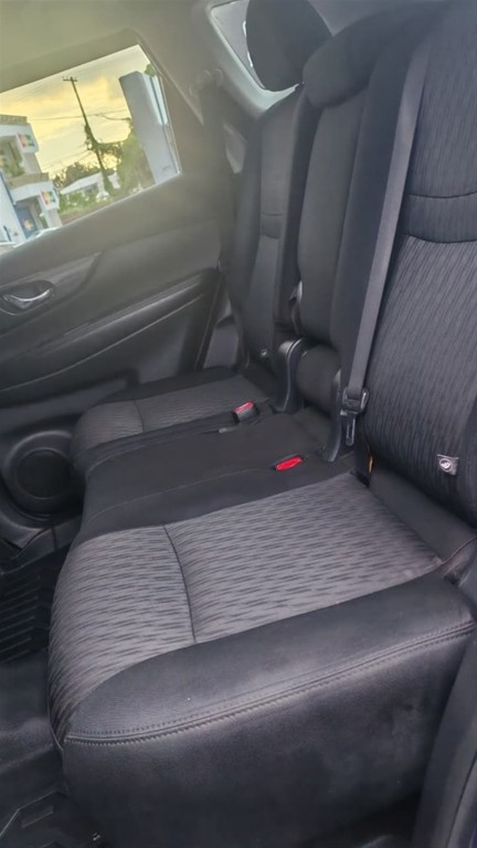 2018 Nissan Rogue SV — foto 9 / 12