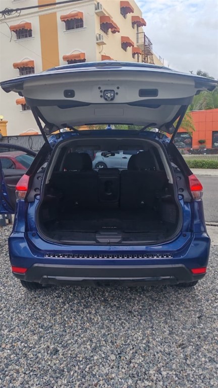 2018 Nissan Rogue SV — foto 11 / 12
