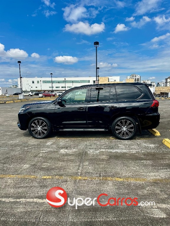 2017 Lexus LX 570 Sport — foto 3 / 10