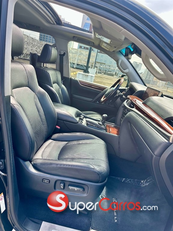 2017 Lexus LX 570 Sport — foto 10 / 10