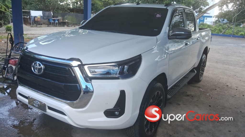 2022 Toyota Hilux SRV