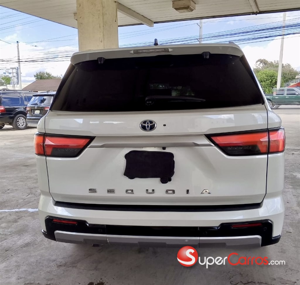 2023 Toyota Sequoia Capstone — foto 6 / 12