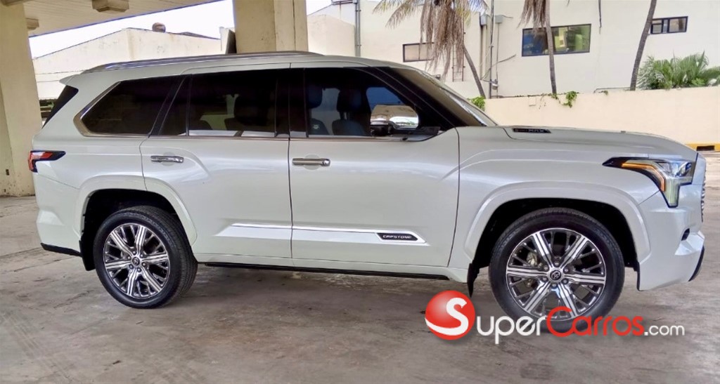 2023 Toyota Sequoia Capstone — foto 7 / 12