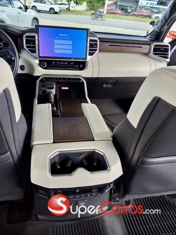 2023 Toyota Sequoia Capstone — foto 9 / 12