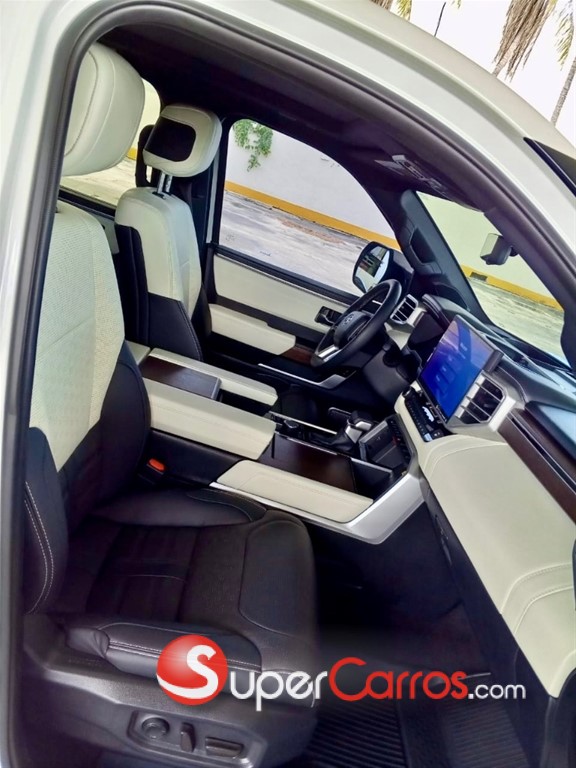 2023 Toyota Sequoia Capstone — foto 10 / 12