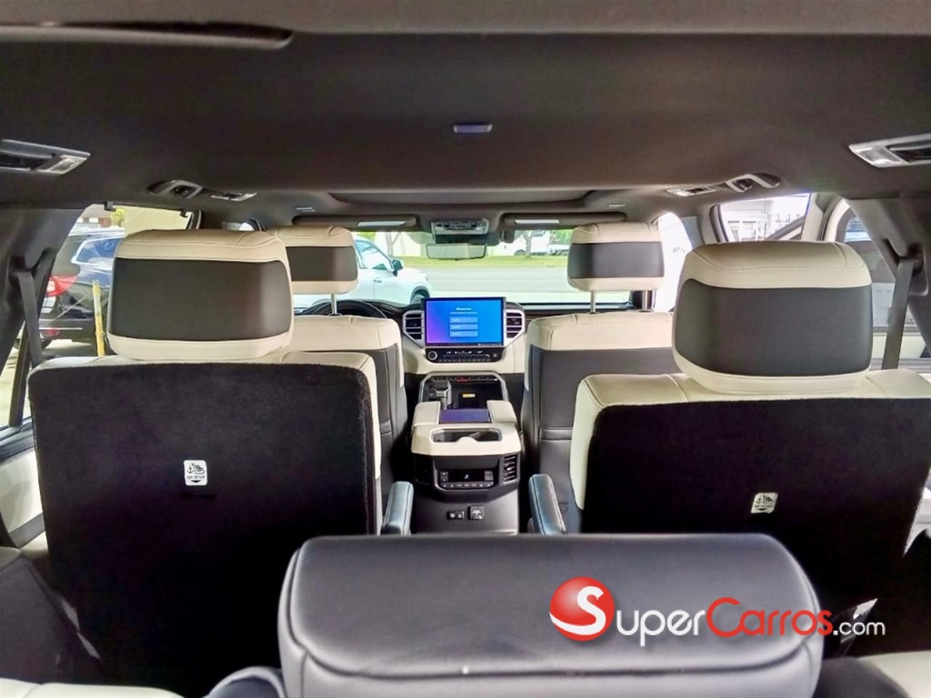 2023 Toyota Sequoia Capstone — foto 11 / 12