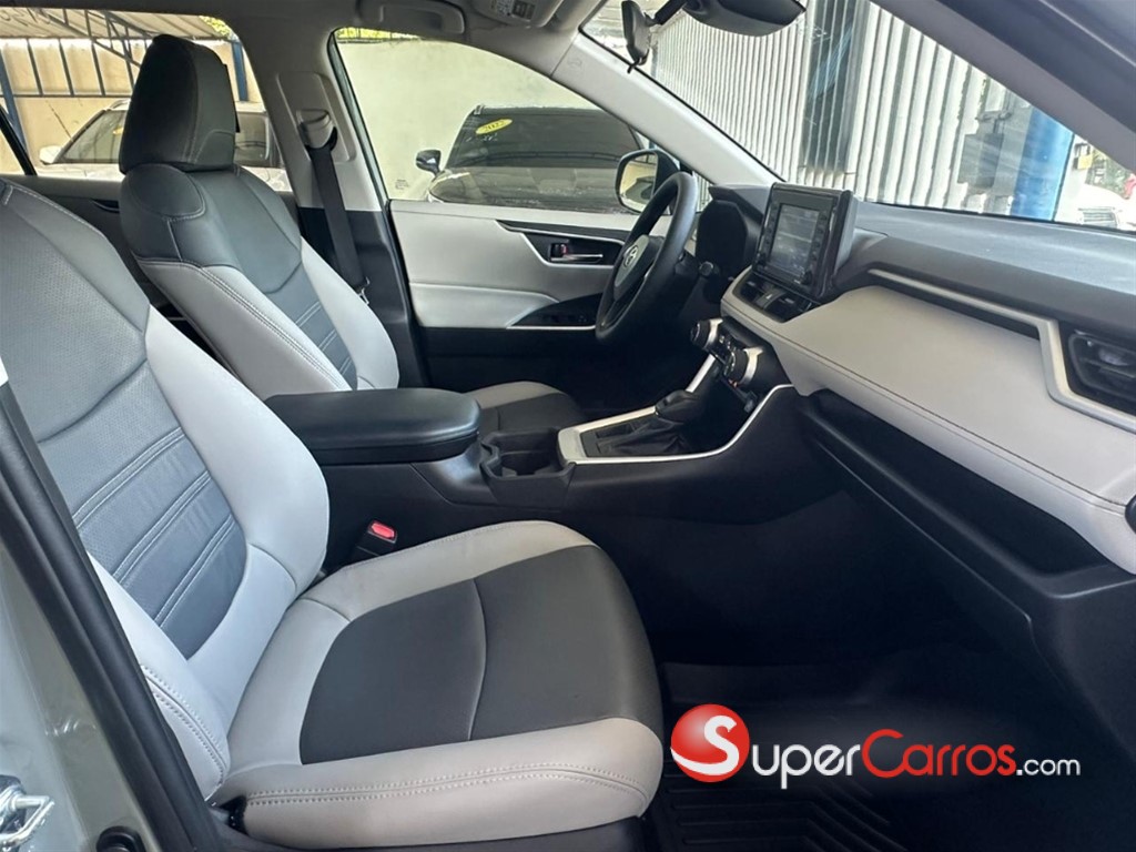 2021 Toyota RAV4 XLE — foto 2 / 11