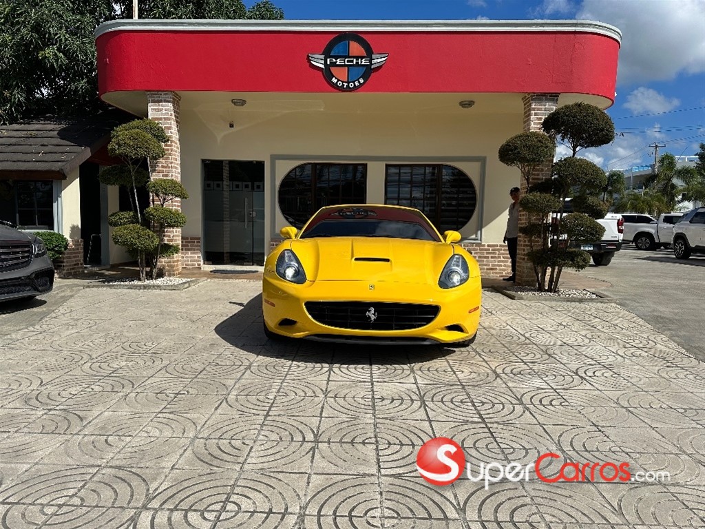 2013 Ferrari California — foto 2 / 9
