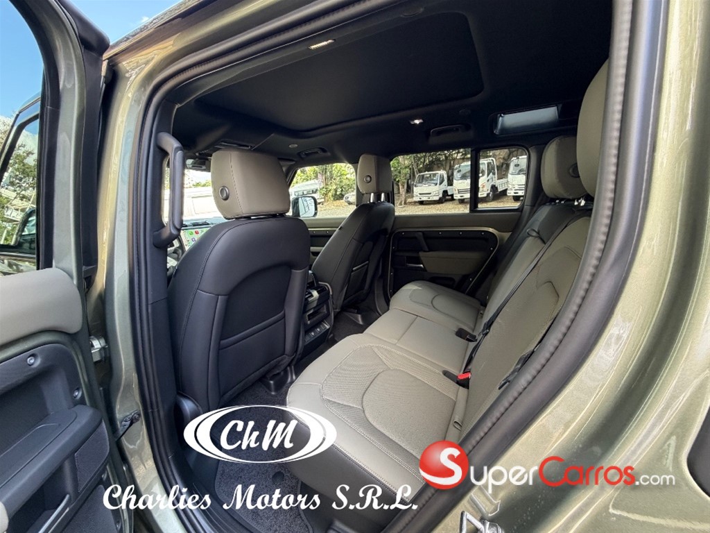 2025 Land Rover Defender 110 SE HYBRID — foto 6 / 12