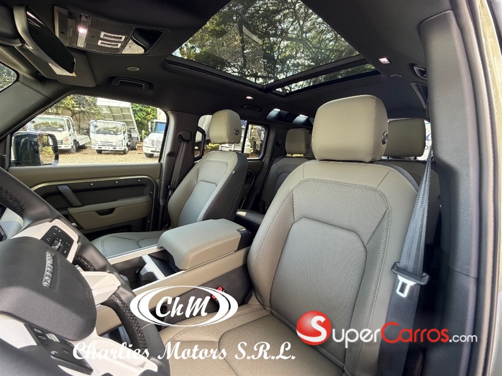 2025 Land Rover Defender 110 SE HYBRID — foto 7 / 12