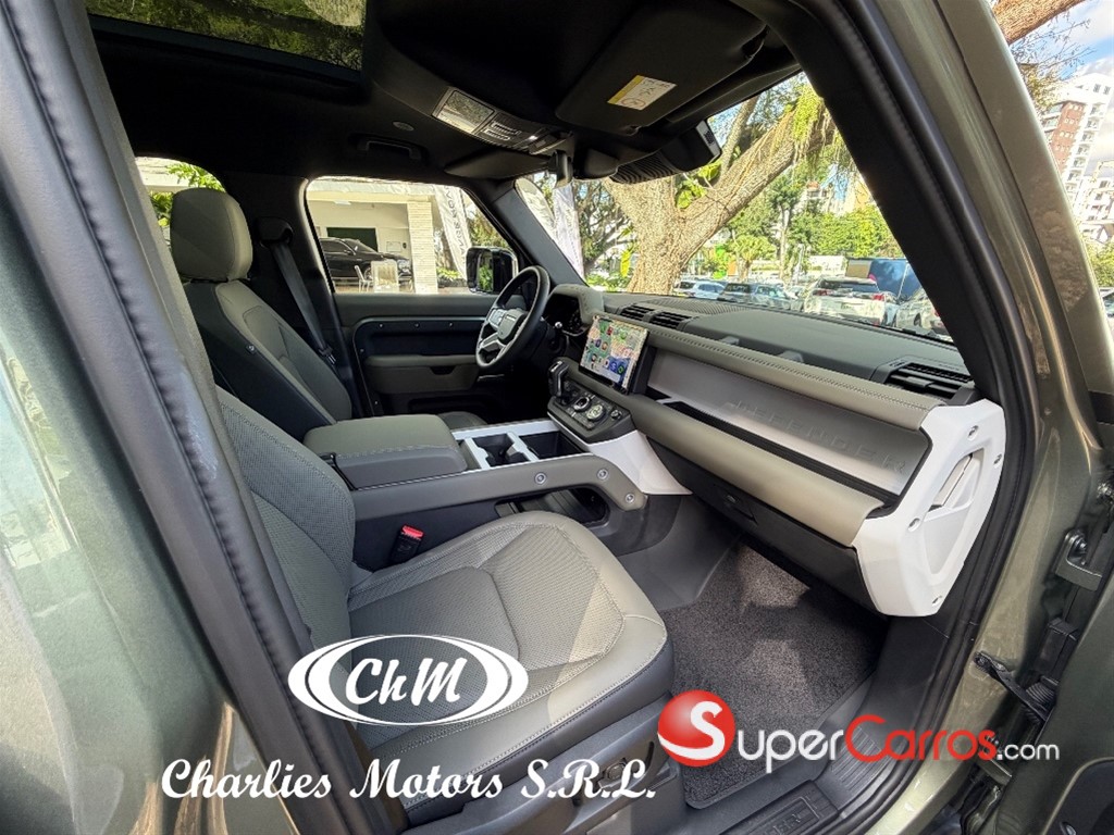 2025 Land Rover Defender 110 SE HYBRID — foto 8 / 12
