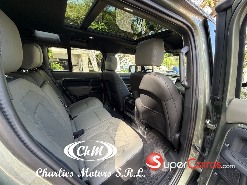 2025 Land Rover Defender 110 SE HYBRID — foto 9 / 12