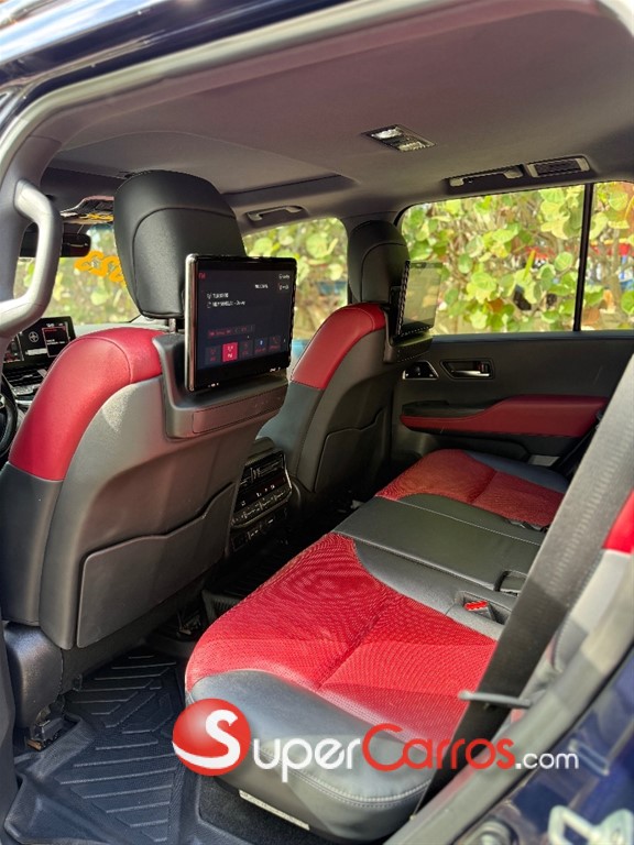 2023 Toyota Land Cruiser VXR — foto 9 / 12