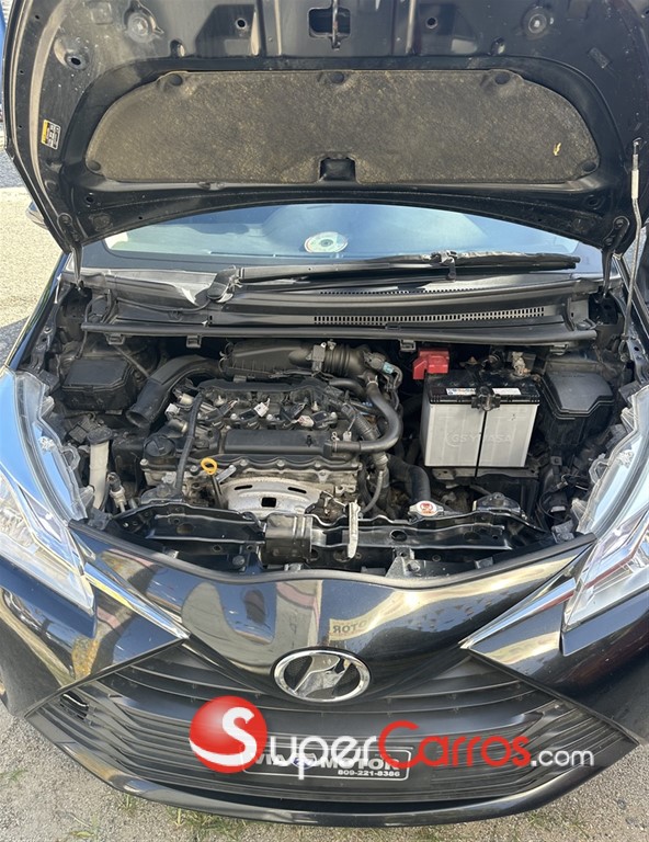 2020 Toyota VITZ — foto 8 / 11