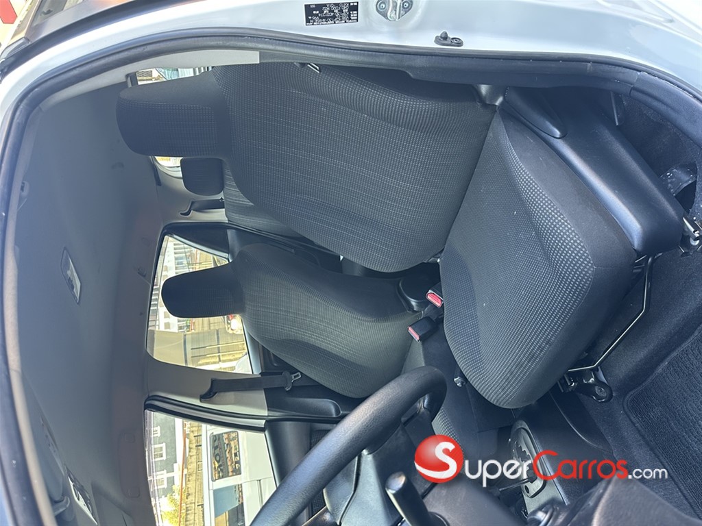 2020 Toyota VITZ — foto 3 / 10